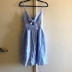 Cute summer dress. A little wrinkly. Never worn. Size L.
